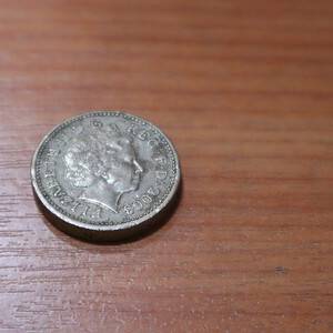 Elizabeth II DG reg fd 2003 one Pound coin
